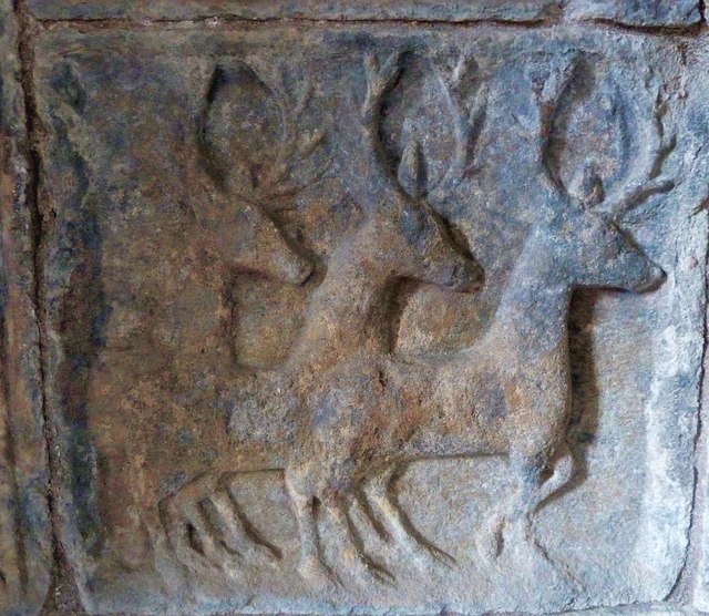Tuama/Tomb Alasdair MhicLeoid/MacLeod - Carving 14