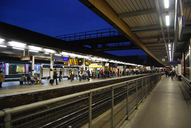 london-bridge-platform-4-5-n-chadwick-cc-by-sa-2-0-geograph