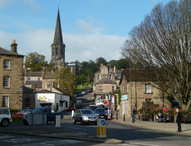 Town centre scene, Bakewell © Andrew Hill cc-by-sa/2.0 :: Geograph ...