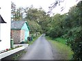 Minor road passing Willingstone Cottages