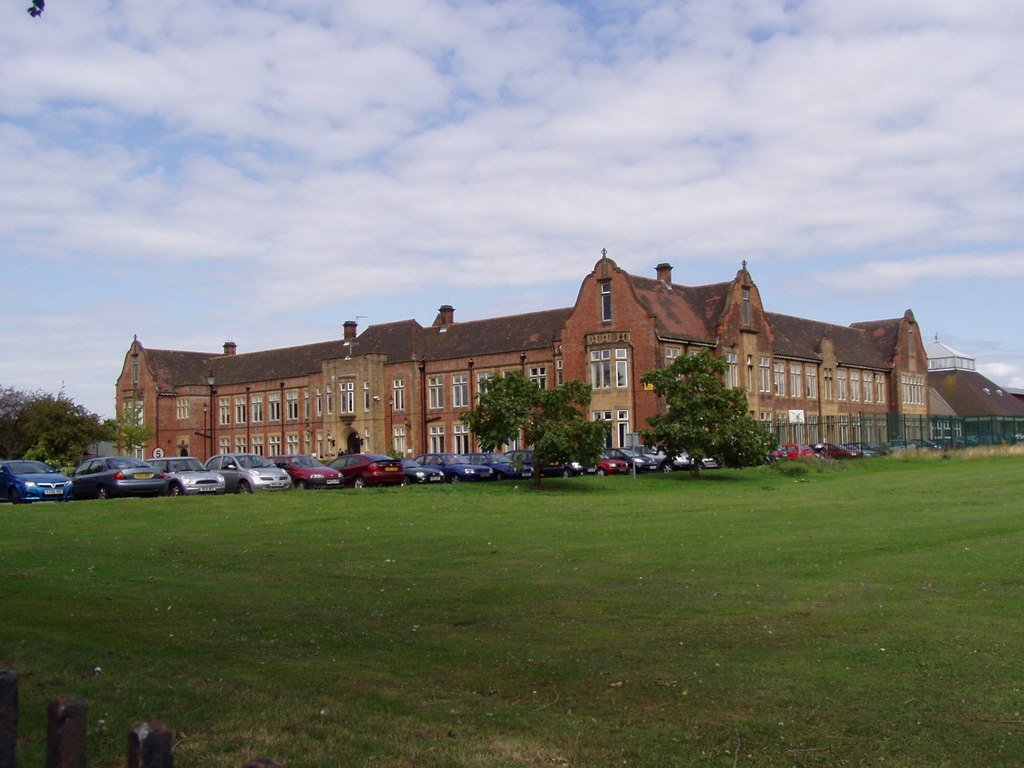 Sir George Monoux College Walthamstow © Richard Dunn cc-by-sa/2.0 ...