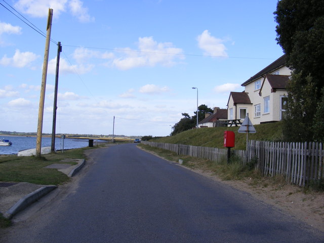 B1083 Ferry Road & Ferry Road Postbox