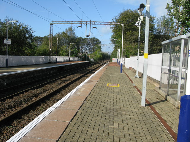 Bowling railway station, looking West