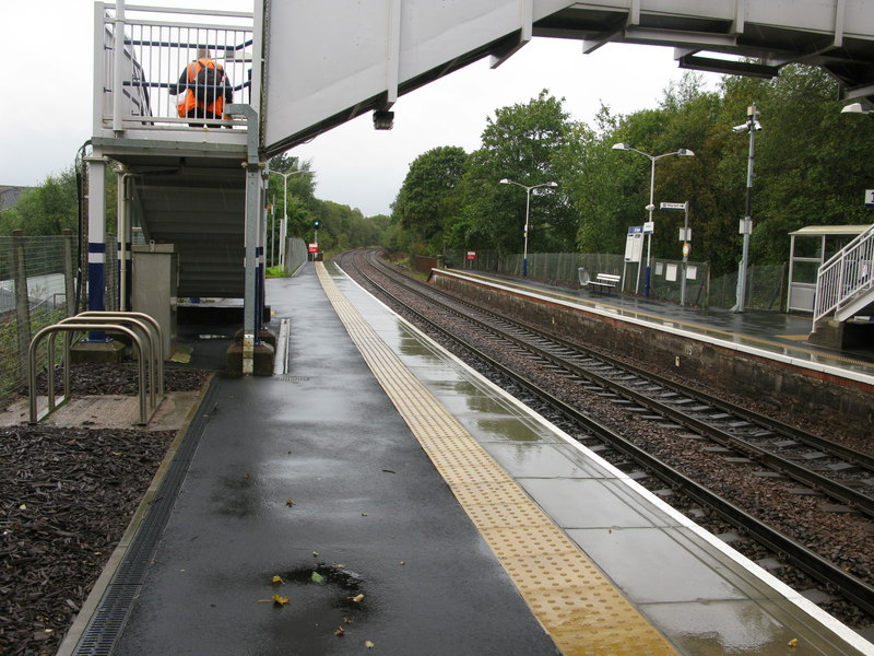 Kennishead Railway Station © Andrew Reid Cc By Sa20 Geograph