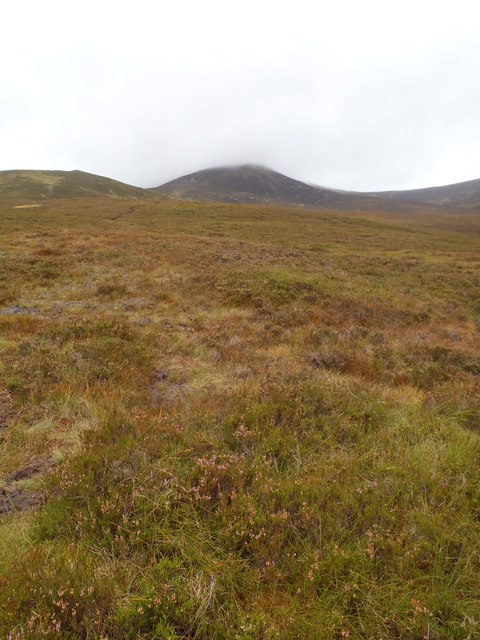 The heather slopes of Coire Fhearneasg