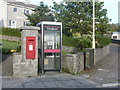Kirkwall: postbox № KW15 25 and phone, Quoybanks Crescent