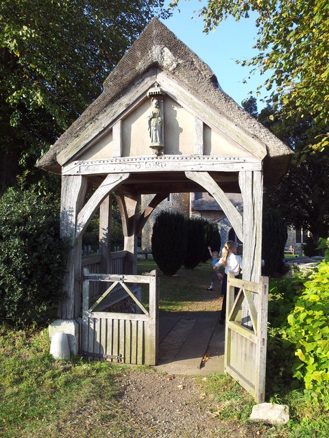 Thatched Lych gate at Holy Trinity... © Helen Steed cc-by-sa/2.0 ...