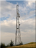 NN9911 : Communications mast on Simpleside Hill by William Starkey