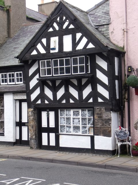 Tudor Rose, Beaumaris © Meirion :: Geograph Britain and Ireland