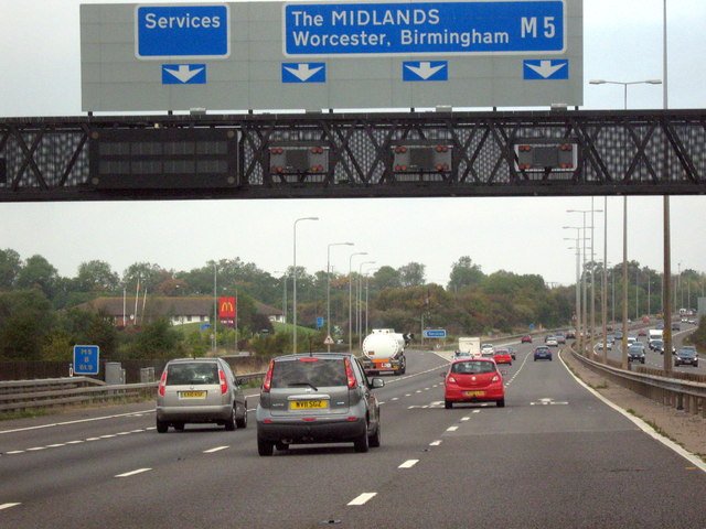 M5 Motorway - Approaching Strensham... © Roy Hughes cc-by-sa/2.0 ...