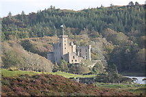 NG2449 : Dunvegan Castle by Alistair Oram