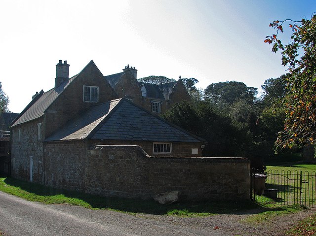 Eastwell Hall © John Sutton cc-by-sa/2.0 :: Geograph Britain and Ireland