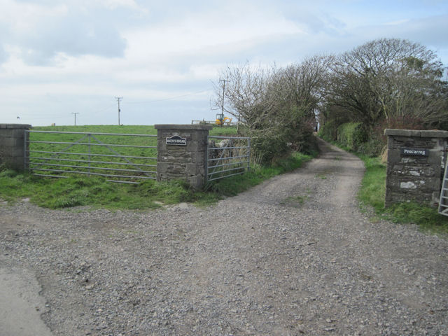 Entrance to Pen Carreg