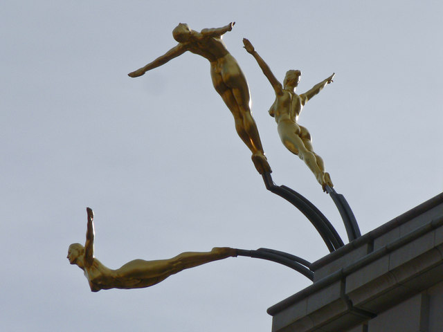 Three Synchronised Divers - Piccadilly Circus