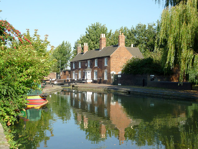 Top Lock No 1 and cottages in Wolverhampton