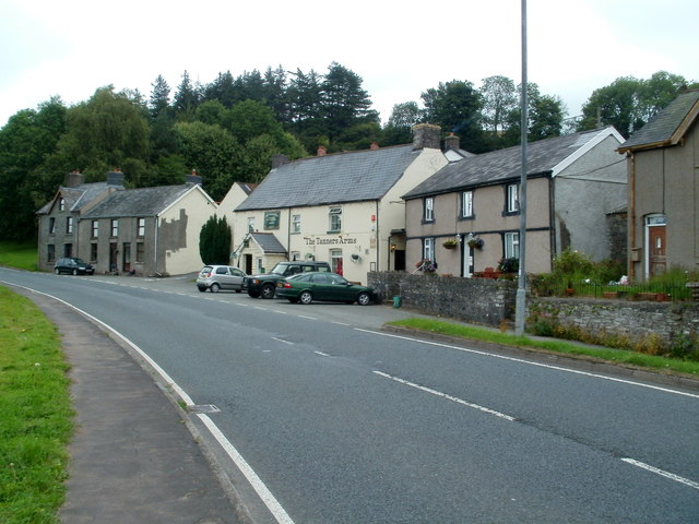 Houses and a pub, Defynnog © Jaggery :: Geograph Britain and Ireland