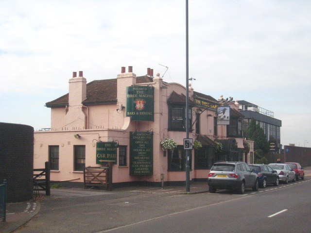 The Three Magpies public house © Rod Allday cc-by-sa/2.0 :: Geograph ...