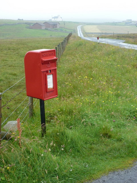 Scousburgh: postbox № ZE2 73