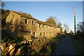 Empty cottages near Gill Bridge