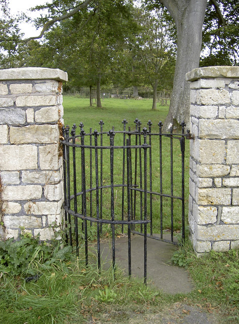 Footpath from St Mary's, Bitton © Neil Owen :: Geograph Britain and Ireland