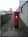 HU4039 : Scalloway: postbox № ZE2 25 by Chris Downer
