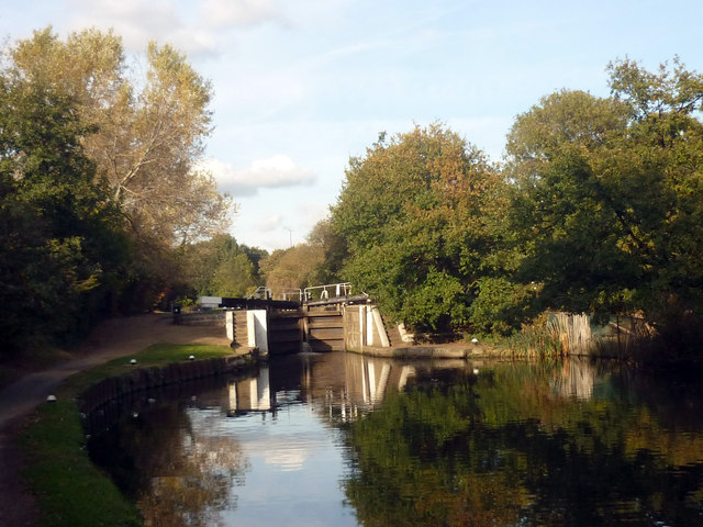 Approach to Clitheroe's Lock, Grand Union Canal