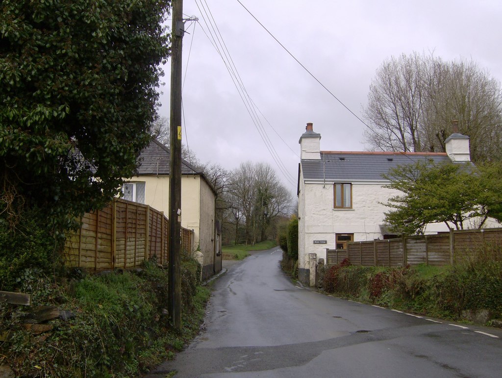 Narrow lane into Tremar Coombe © Eric Foster cc-by-sa/2.0 :: Geograph ...