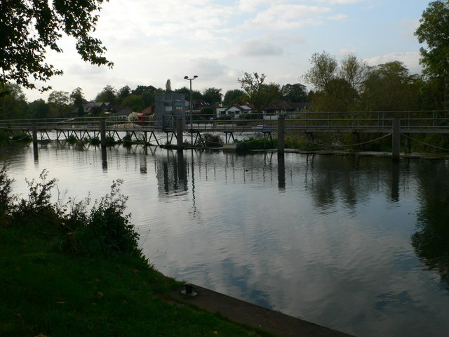 The Weir at the western end of Sunbury Ait