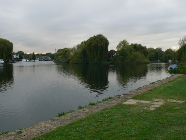 View to Pharaoh's Island from the Thames Path