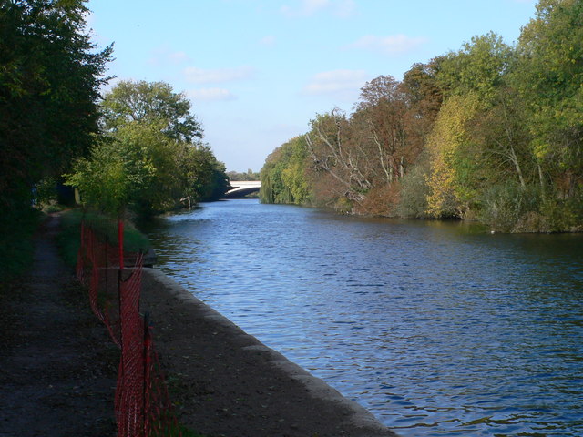 The Thames Path between Staines and Runnymede