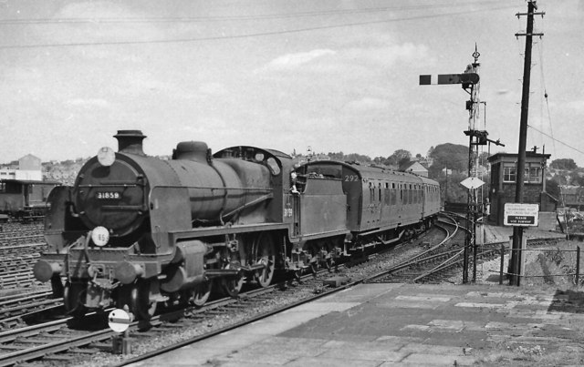 Stopping train from Waterloo entering... © Ben Brooksbank :: Geograph ...