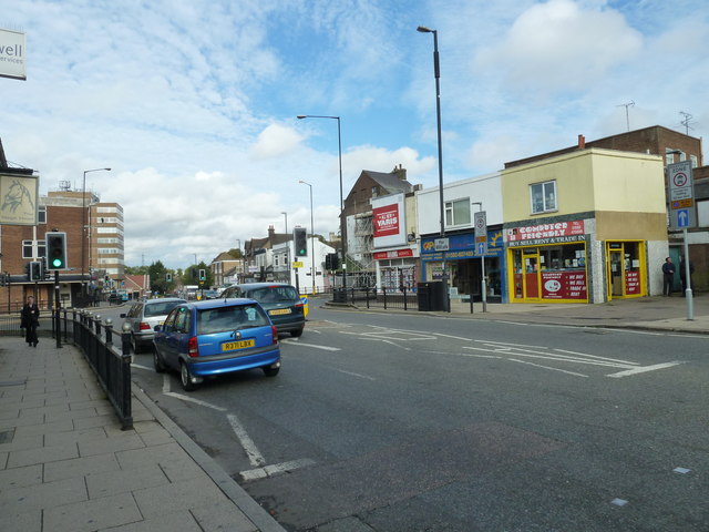 Dunstable town centre in early September © Basher Eyre cc-by-sa/2.0 ...