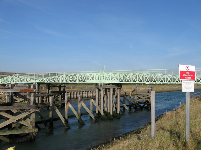 Southease Swing Bridge © Simon Carey Cc-by-sa 2.0 :: Geograph Britain 