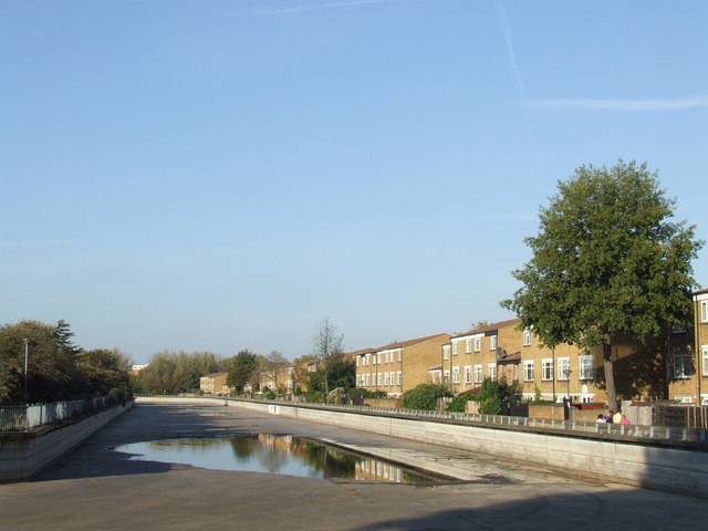 broadwater-thamesmead-malc-mcdonald-geograph-britain-and-ireland