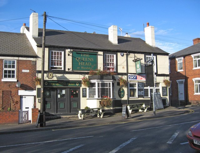 The Queens Head (1), 129 High Street,... © P L Chadwick :: Geograph ...