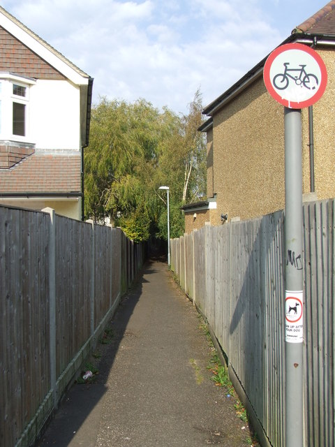 Public footpath, Caterham-on-the-Hill