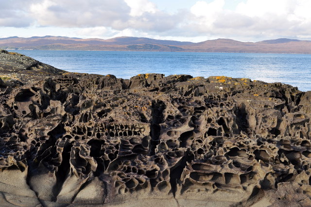 Volcanic rock formations on Eilean Traigh