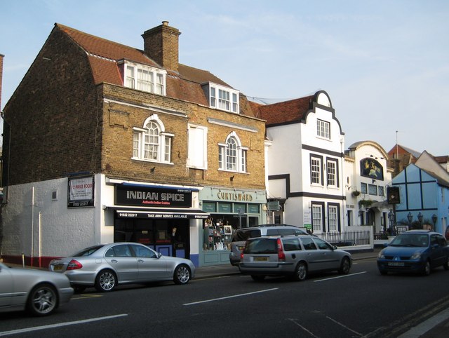 Walton-on-Thames: Listed buildings on... © Nigel Cox cc-by-sa/2.0 ...