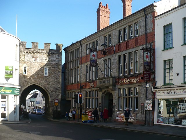 Chepstow Town Gate and the George public... © Robin Drayton :: Geograph ...