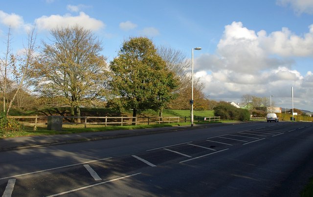 Plymbridge Road © Derek Harper cc-by-sa/2.0 :: Geograph Britain and Ireland