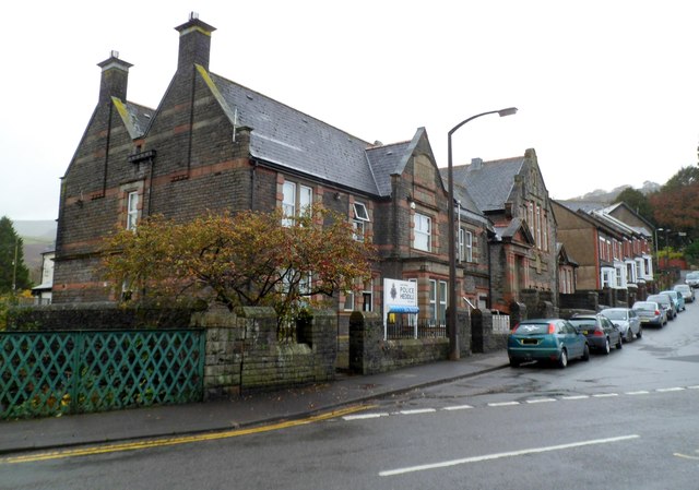 Ton Pentre police station © Jaggery cc-by-sa/2.0 :: Geograph Britain ...