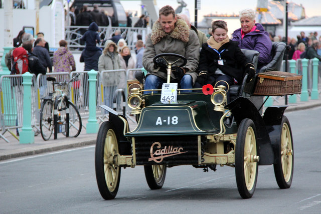 1904 Cadillac approaching the Finishing Line - 6 November 2011