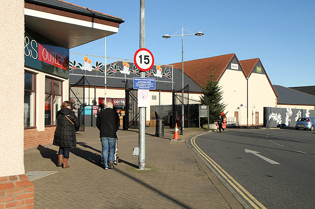 the-gretna-gateway-outlet-village-walter-baxter-geograph-britain