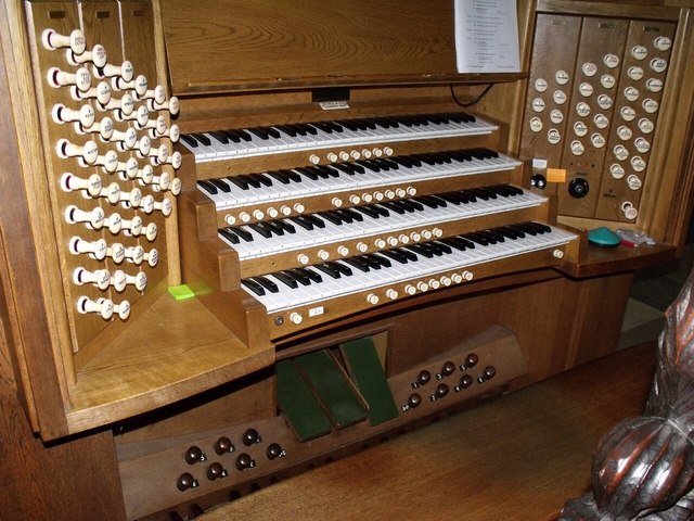 Organ Console, St Mary Magdalene church, Newark