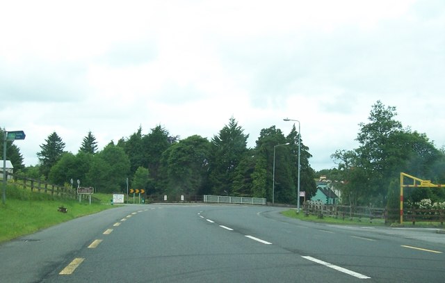 The N16 approaching the bridge at  Glenfarne