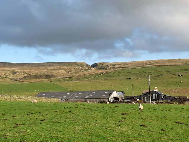 Field Head Farm © Oliver Dixon cc-by-sa/2.0 :: Geograph Britain and Ireland