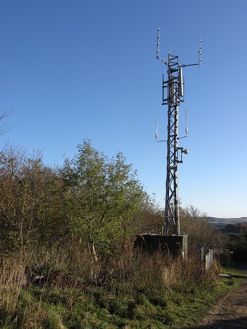 Airwave mast, Broadmeadows © Richard Webb cc-by-sa/2.0 :: Geograph ...