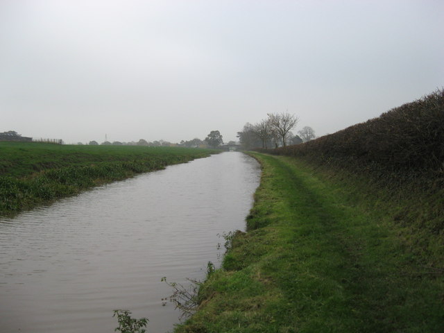 Looking SE on the Shropshire Union Canal between bridges 21 & 20