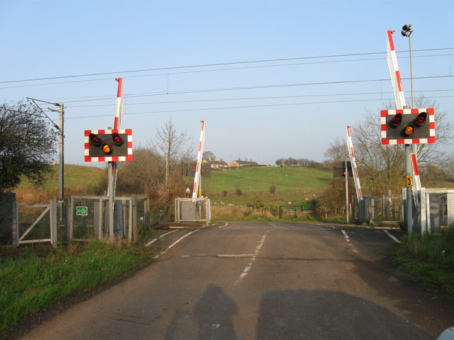 Newham level crossing © Alex McGregor cc-by-sa/2.0 :: Geograph Britain ...
