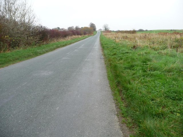 Wide verge along Limestone Road
